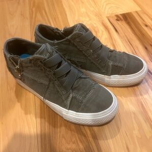 Casual Gray Women's Sneakers